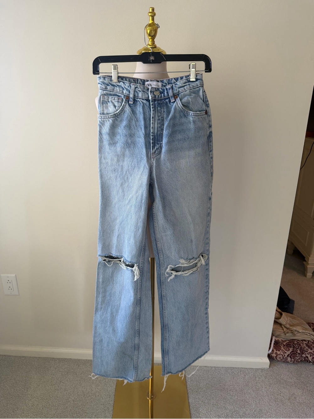 Zara 90’s High Rise Baggy Light Blue Distressed Jeans with Knee Tears-Size 2